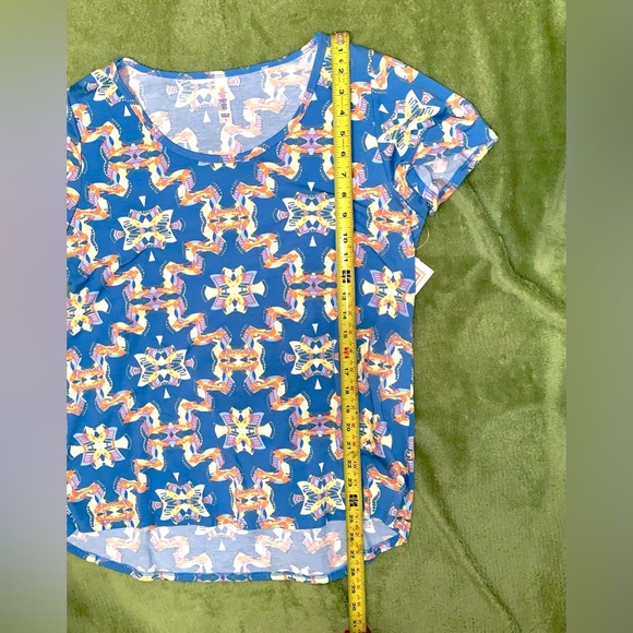 🔲LULAROE Blue Patterned Women's Top "CLASSIC TEE" size Large - Picture 5 of 7